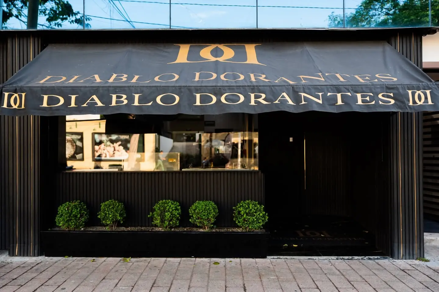 Fachada de Diablo Dorantes en Paseo Tabasco, Villahermosa